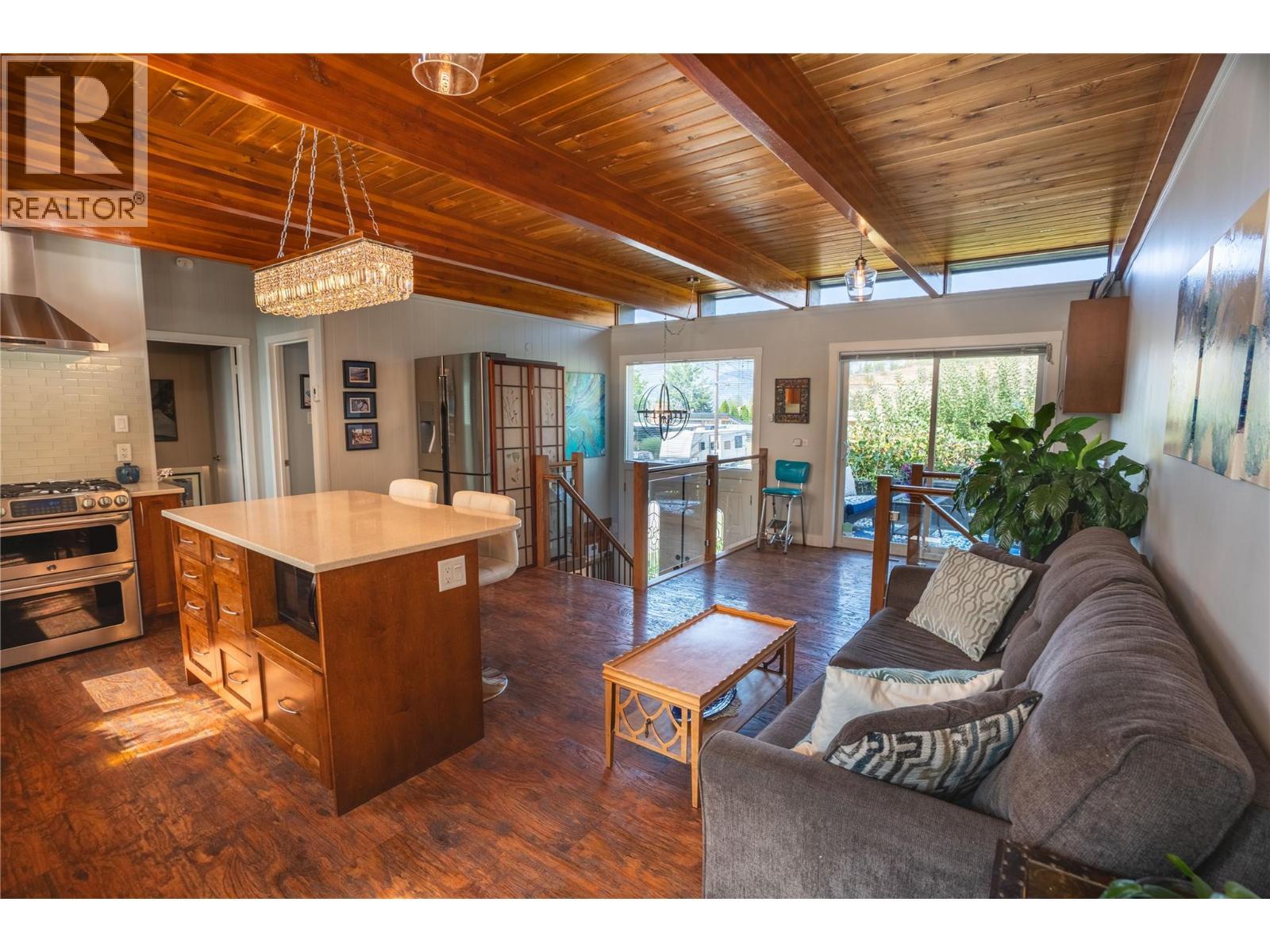 Kitchen Lounge - 1618 Duncan Ave E Avenue, Penticton, BC - Indoor Photo Showing Other Room