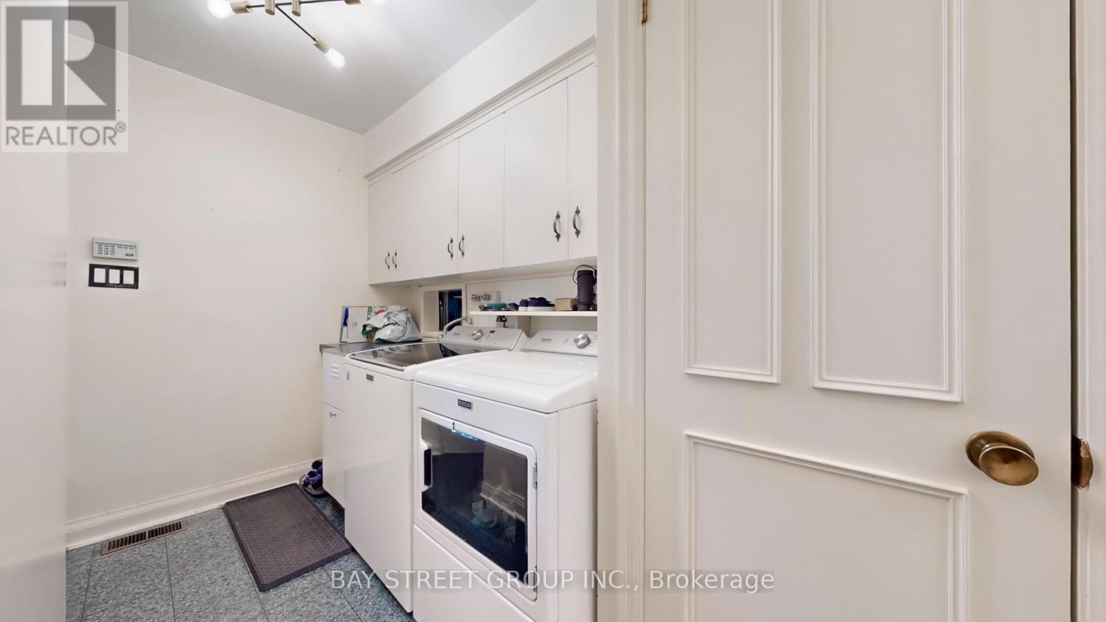 178 Breezy Pines Drive, Mississauga, ON - Indoor Photo Showing Laundry Room