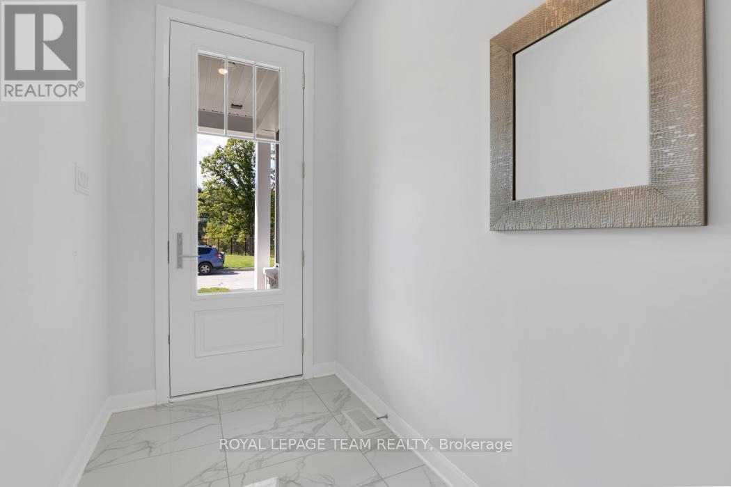 818 Companion Crescent, Ottawa, ON - Indoor Photo Showing Other Room