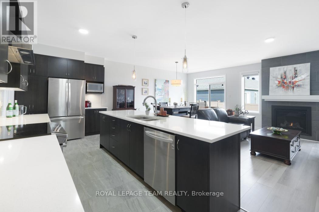 818 Companion Crescent, Ottawa, ON - Indoor Photo Showing Kitchen With Stainless Steel Kitchen With Upgraded Kitchen
