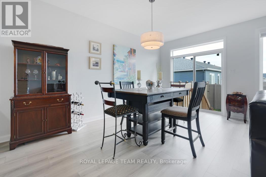 818 Companion Crescent, Ottawa, ON - Indoor Photo Showing Dining Room