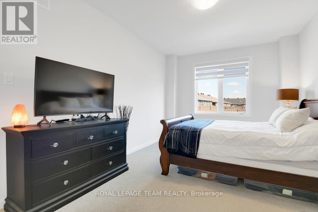 818 Companion Crescent, Ottawa, ON - Indoor Photo Showing Bedroom