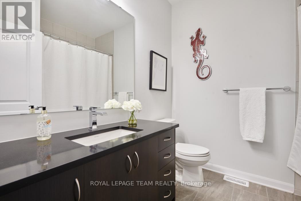 818 Companion Crescent, Ottawa, ON - Indoor Photo Showing Bathroom