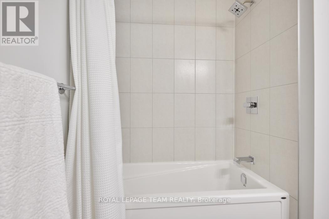 818 Companion Crescent, Ottawa, ON - Indoor Photo Showing Bathroom