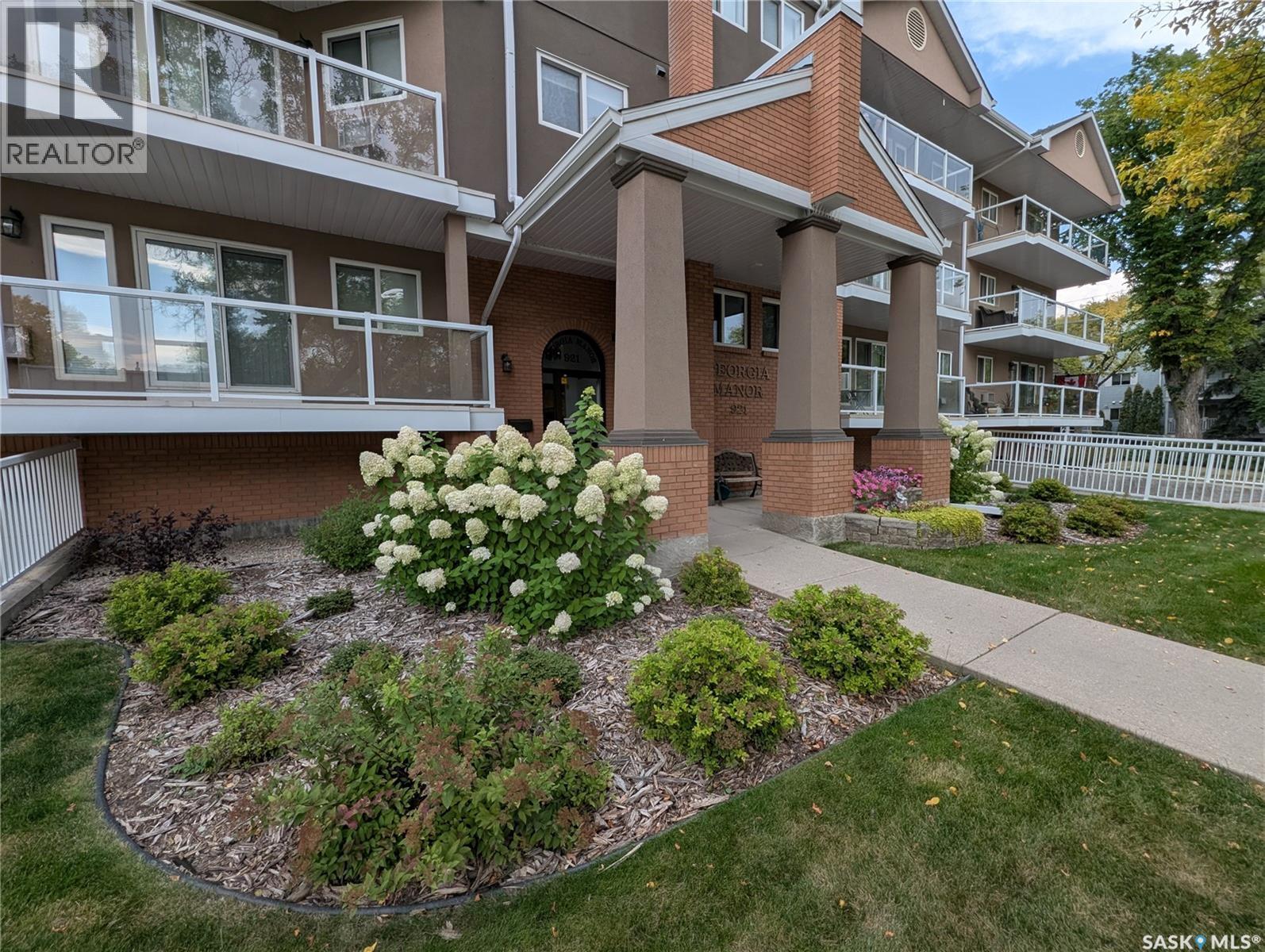 204 921 Main Street, Saskatoon, SK - Outdoor With Facade
