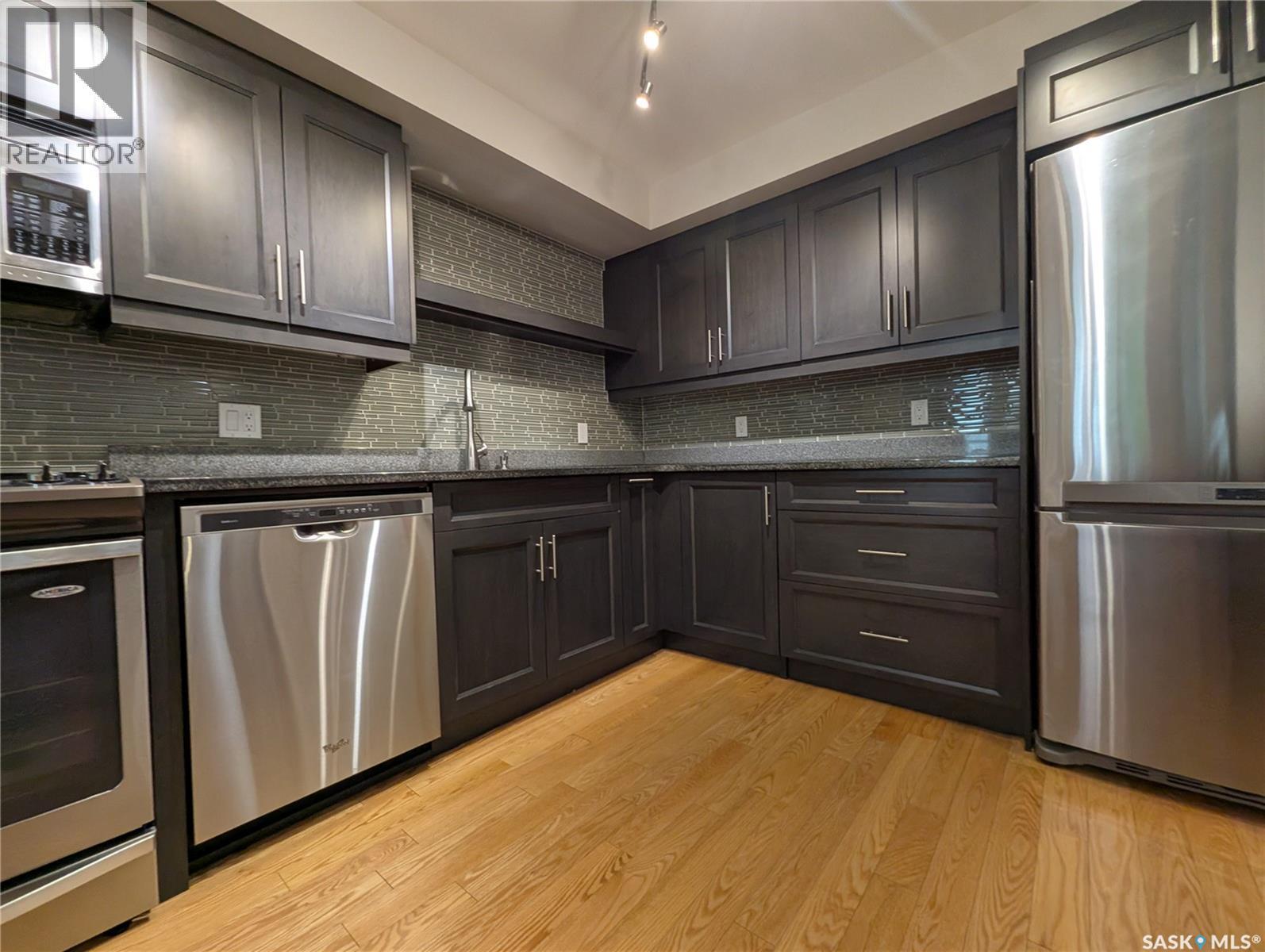 204 921 Main Street, Saskatoon, SK - Indoor Photo Showing Kitchen With Upgraded Kitchen