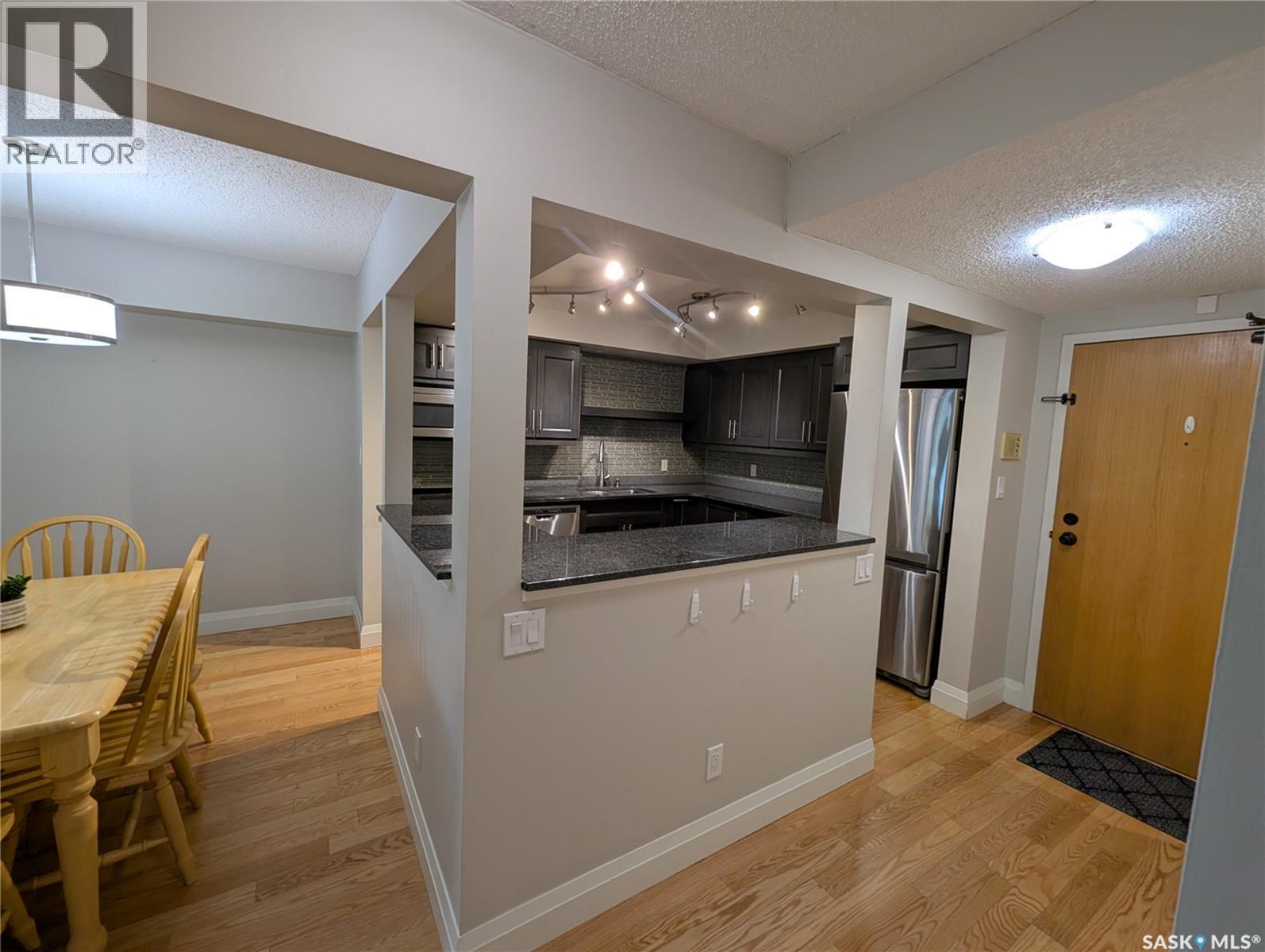 204 921 Main Street, Saskatoon, SK - Indoor Photo Showing Kitchen