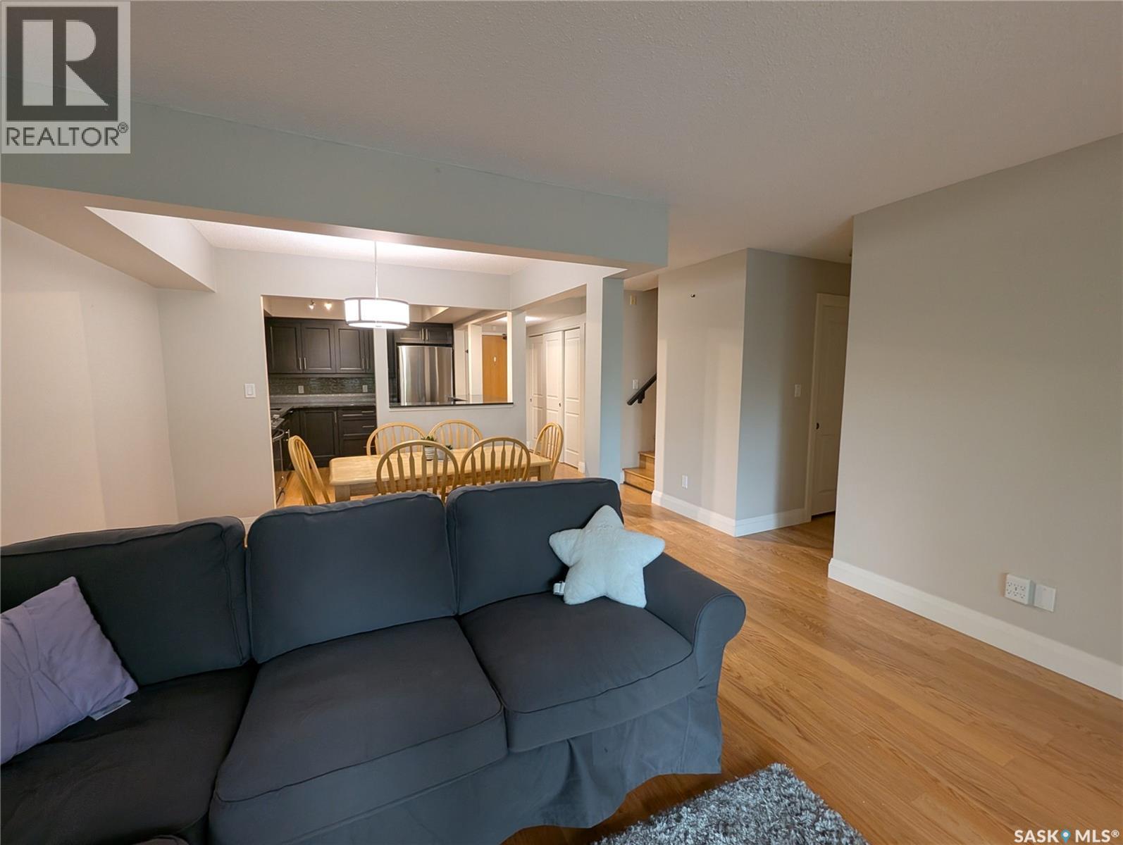 204 921 Main Street, Saskatoon, SK - Indoor Photo Showing Living Room
