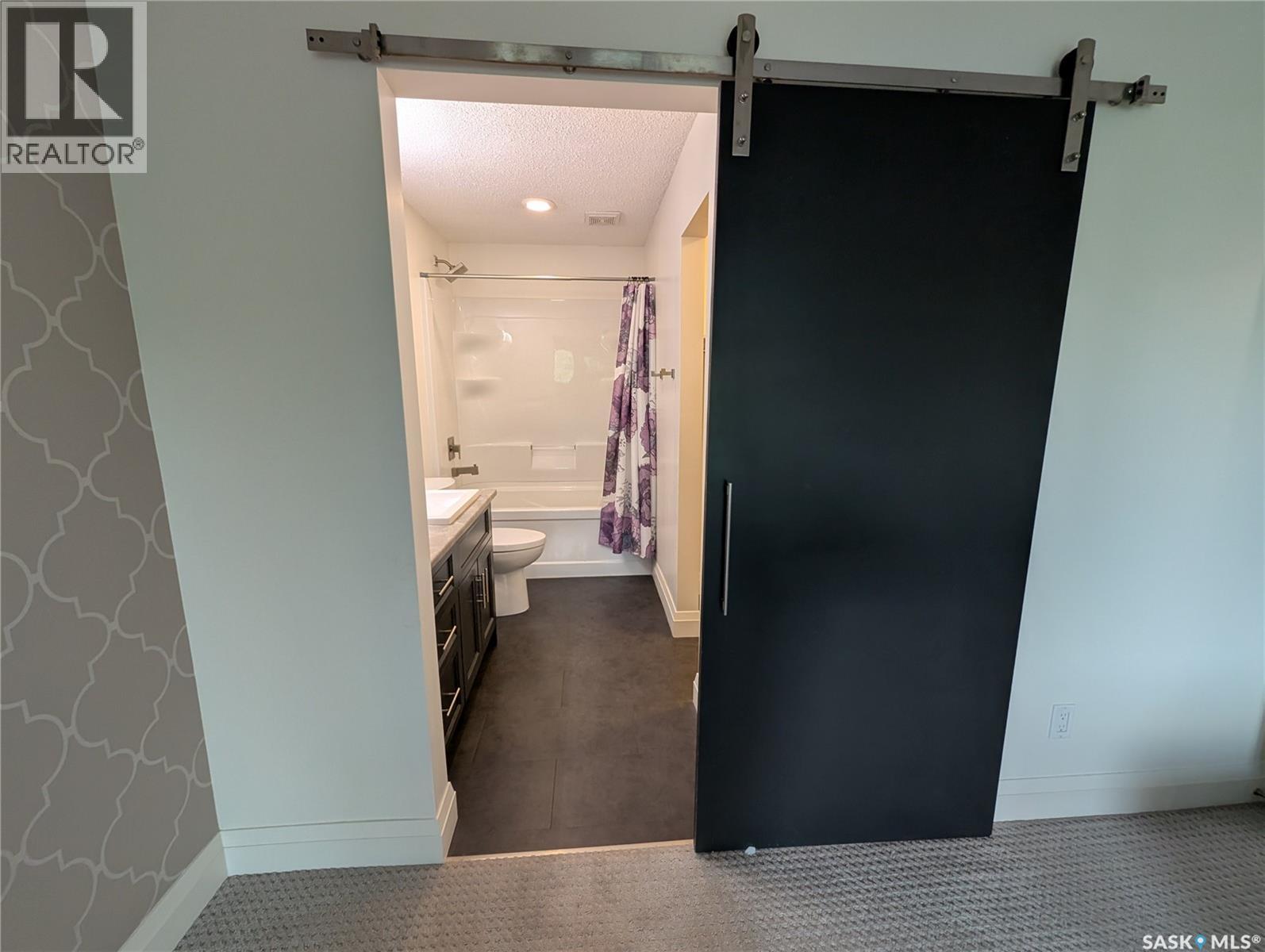 204 921 Main Street, Saskatoon, SK - Indoor