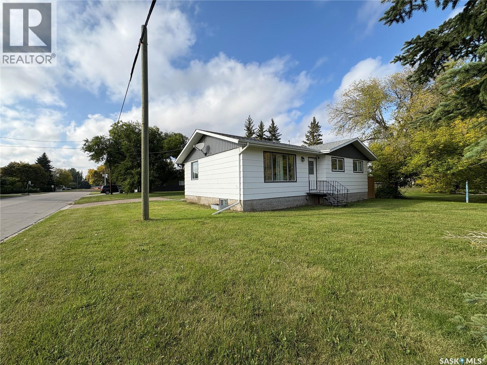 302 Pitt Street, Rocanville, SK - Outdoor