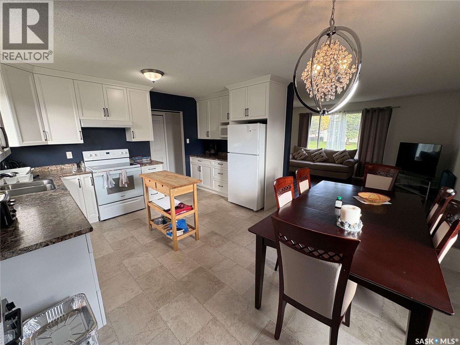 302 Pitt Street, Rocanville, SK - Indoor