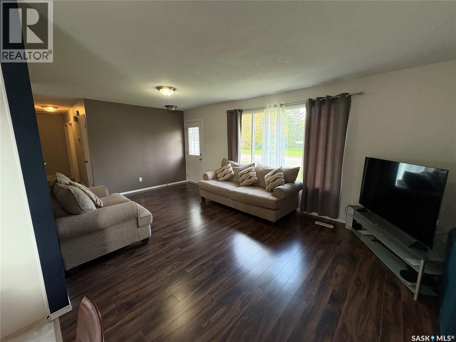 302 Pitt Street, Rocanville, SK - Indoor Photo Showing Living Room