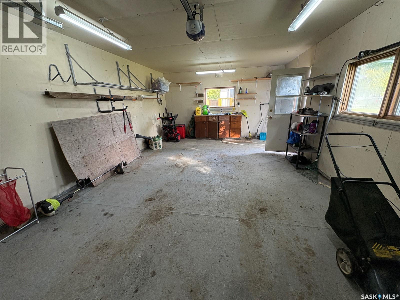 302 Pitt Street, Rocanville, SK - Indoor Photo Showing Garage