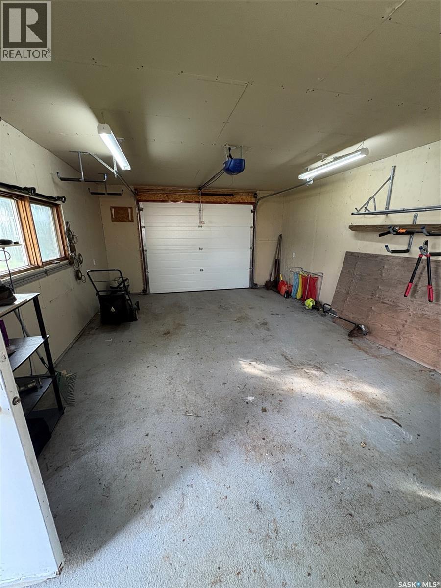 302 Pitt Street, Rocanville, SK - Indoor Photo Showing Garage