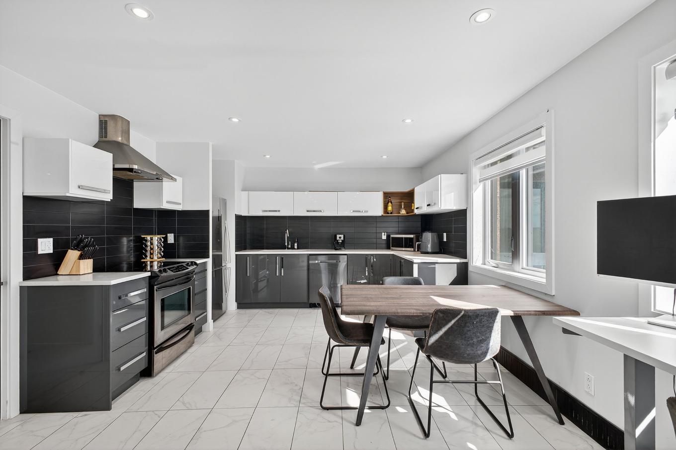 Cuisine - 703-231 Rue Riverside, Saint-Lambert, QC - Indoor