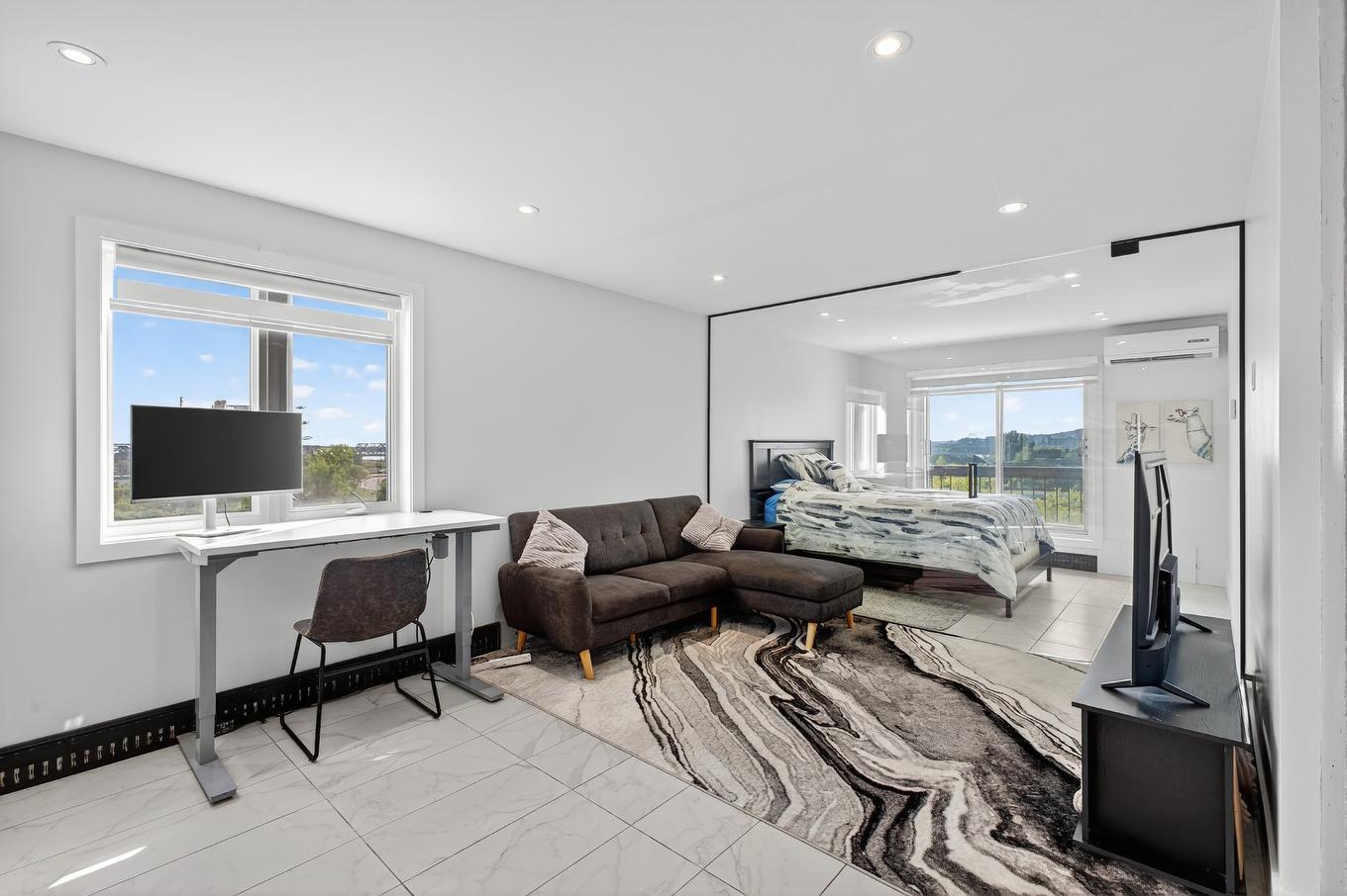 Salon - 703-231 Rue Riverside, Saint-Lambert, QC - Indoor