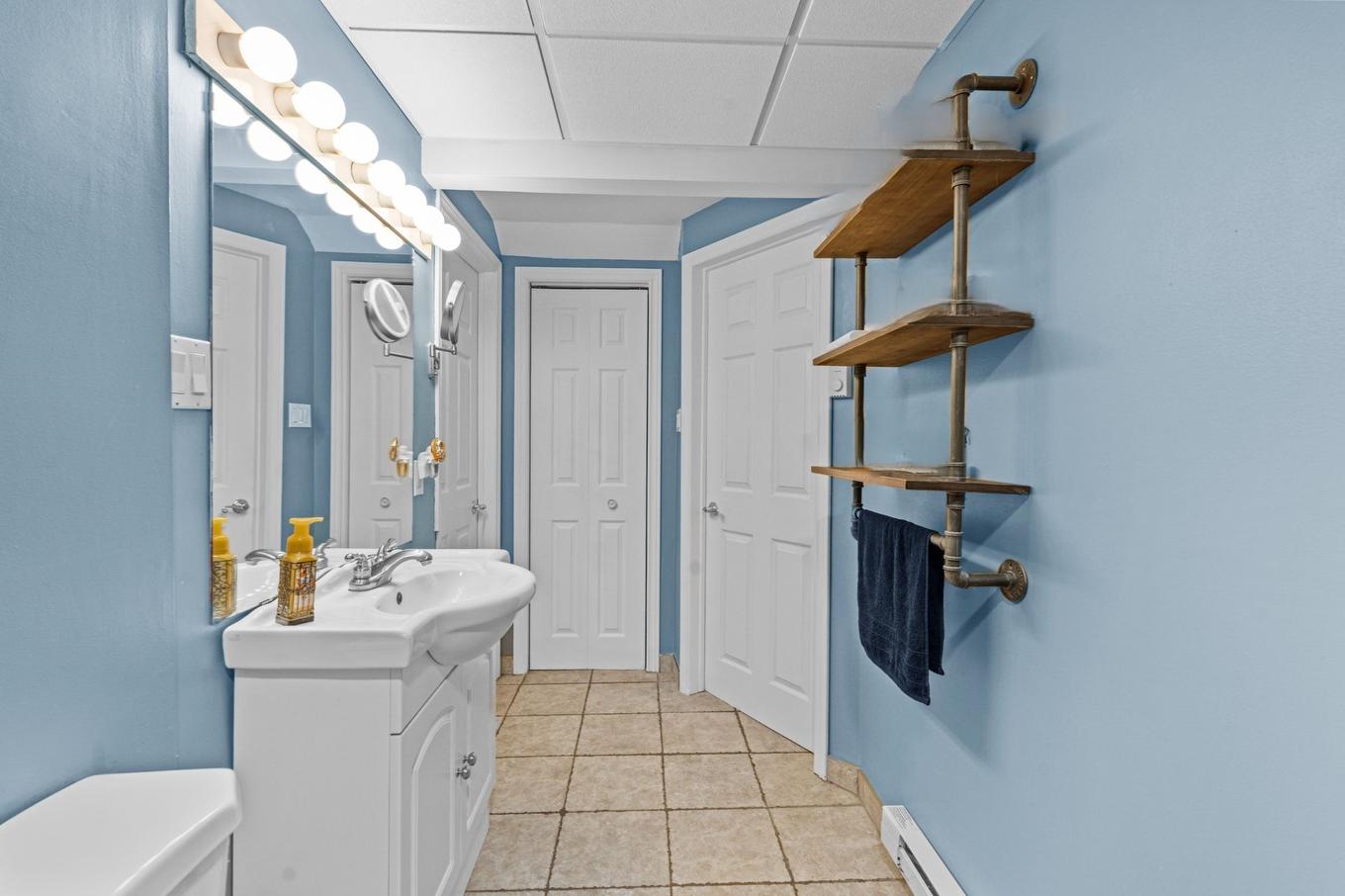 Bathroom - 101 Ch. Welden, Grenville-Sur-La-Rouge, QC - Indoor Photo Showing Laundry Room