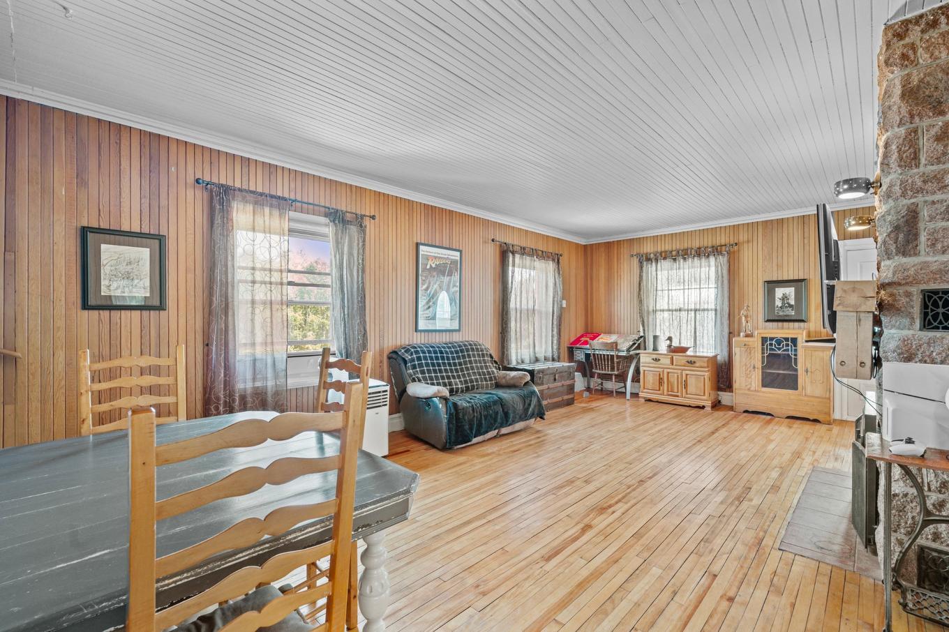 Living room - 101 Ch. Welden, Grenville-Sur-La-Rouge, QC - Indoor