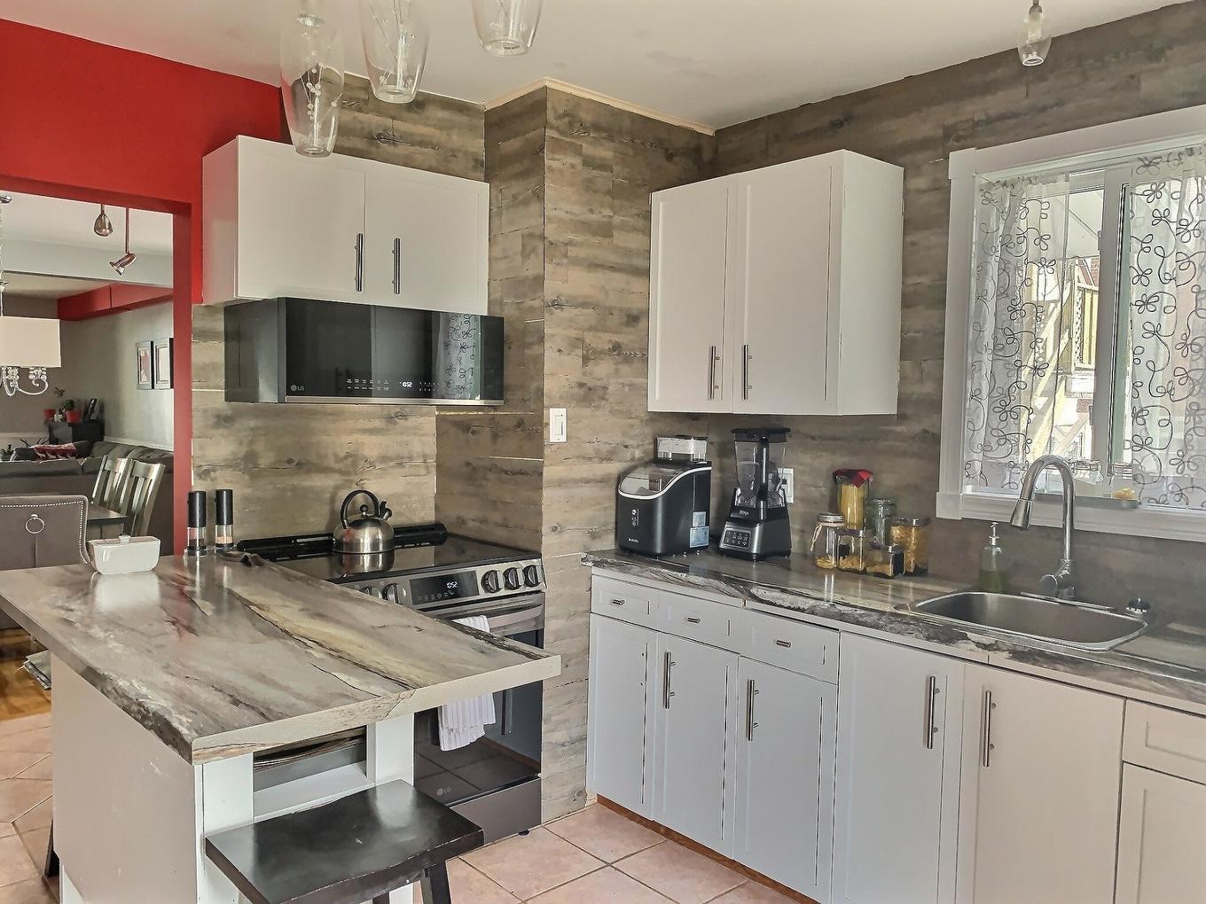 Kitchen - 92 Rue Monseigneur-Rhéaume E., Rouyn-Noranda, QC - Indoor Photo Showing Kitchen With Double Sink