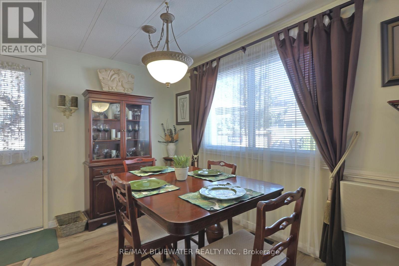 208 Biltmore Drive, South Huron (Stephen), ON - Indoor Photo Showing Dining Room