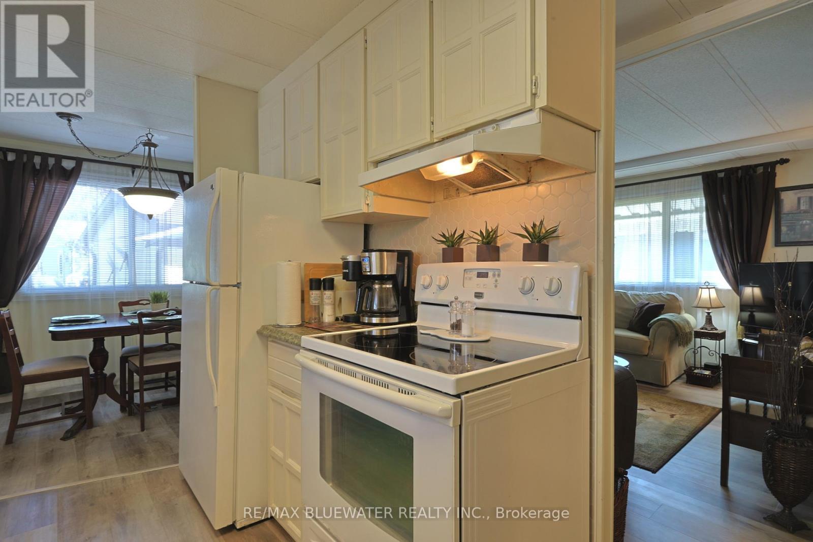208 Biltmore Drive, South Huron (Stephen), ON - Indoor Photo Showing Kitchen