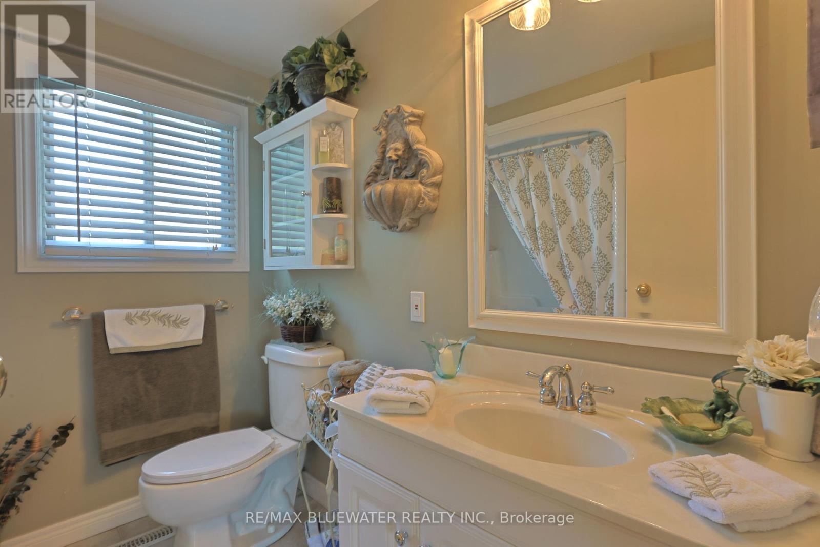 208 Biltmore Drive, South Huron (Stephen), ON - Indoor Photo Showing Bathroom