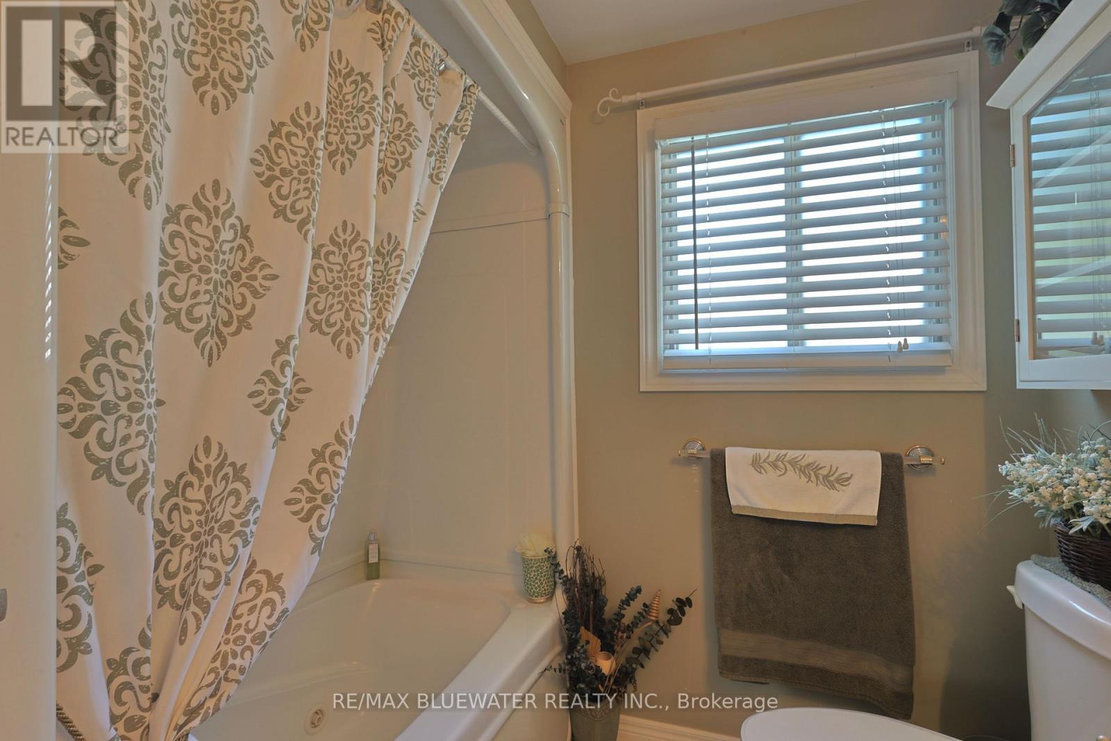 208 Biltmore Drive, South Huron (Stephen), ON - Indoor Photo Showing Bathroom