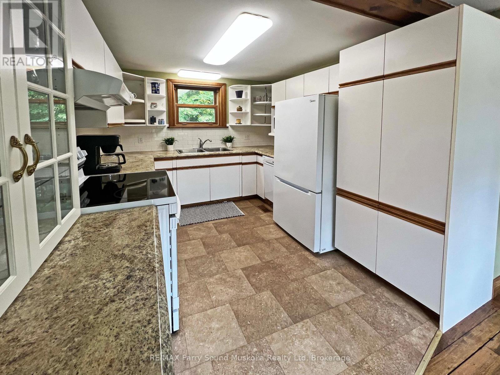 Ample storage & prep space - 159 Boundary Spur Road, Whitestone (Dunchurch), ON - Indoor Photo Showing Kitchen With Double Sink