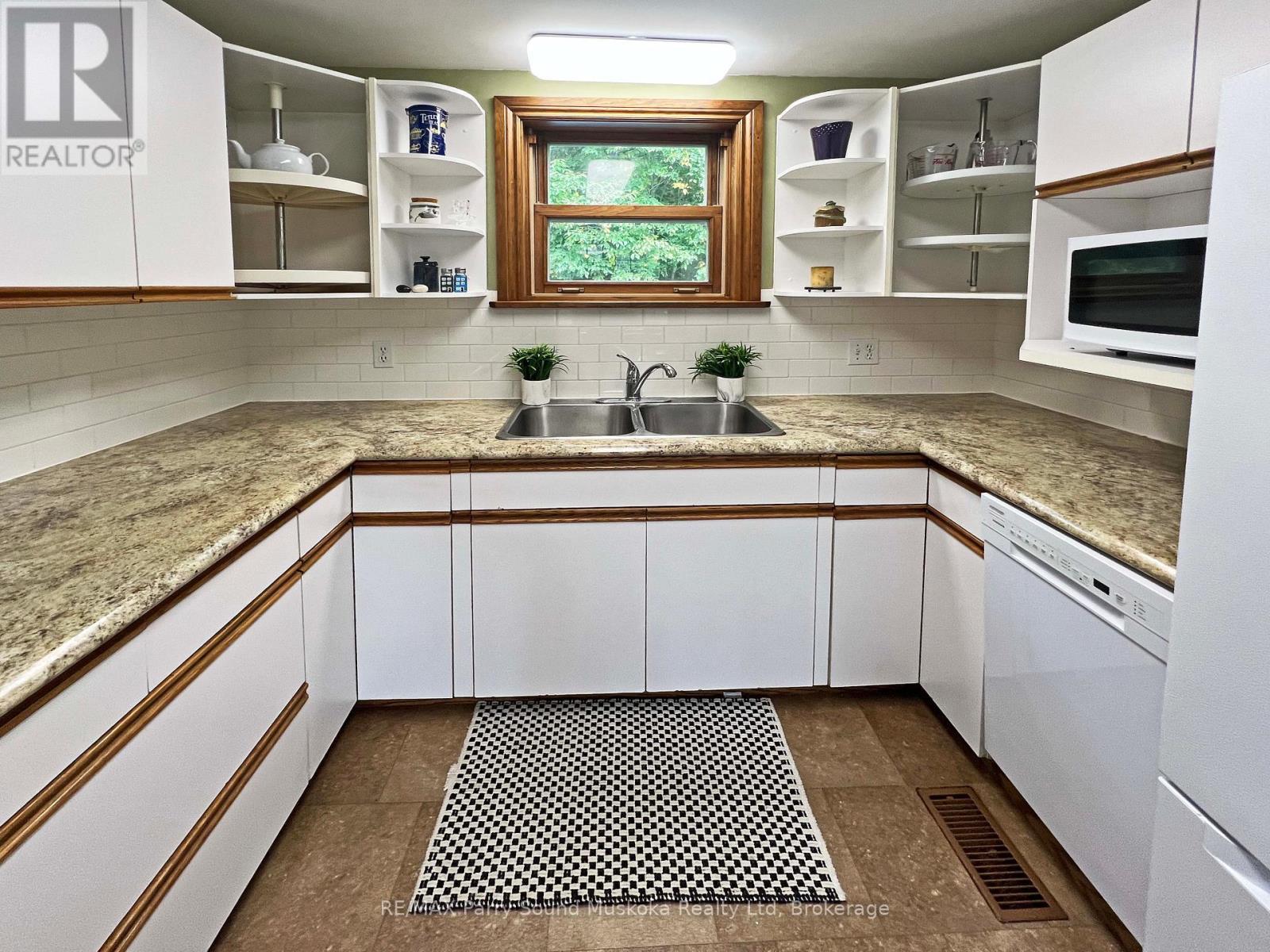 159 Boundary Spur Road, Whitestone (Dunchurch), ON - Indoor Photo Showing Kitchen With Double Sink