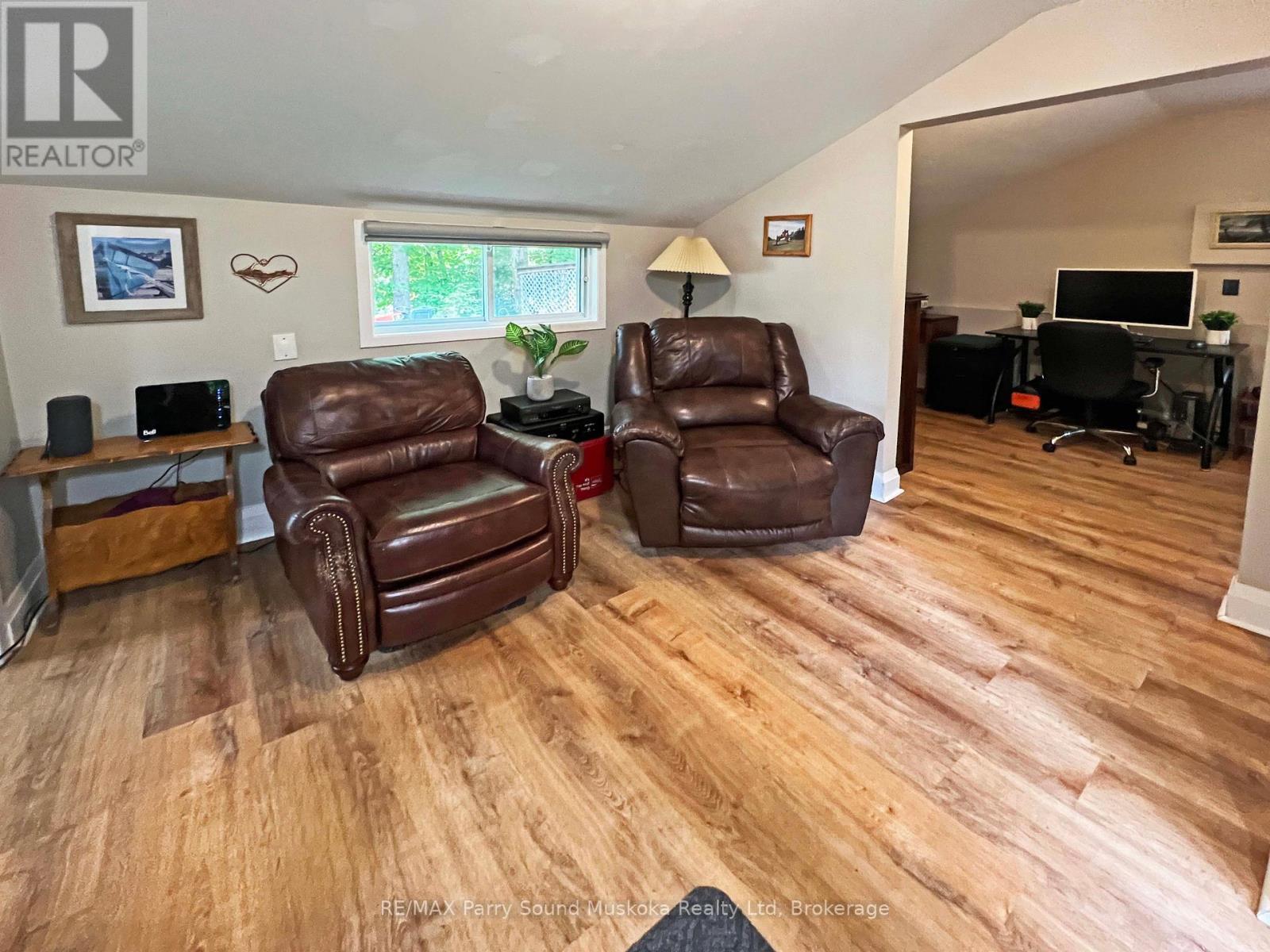 159 Boundary Spur Road, Whitestone (Dunchurch), ON - Indoor Photo Showing Living Room