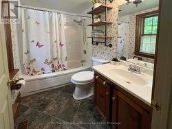 Main floor 4 pc bath -