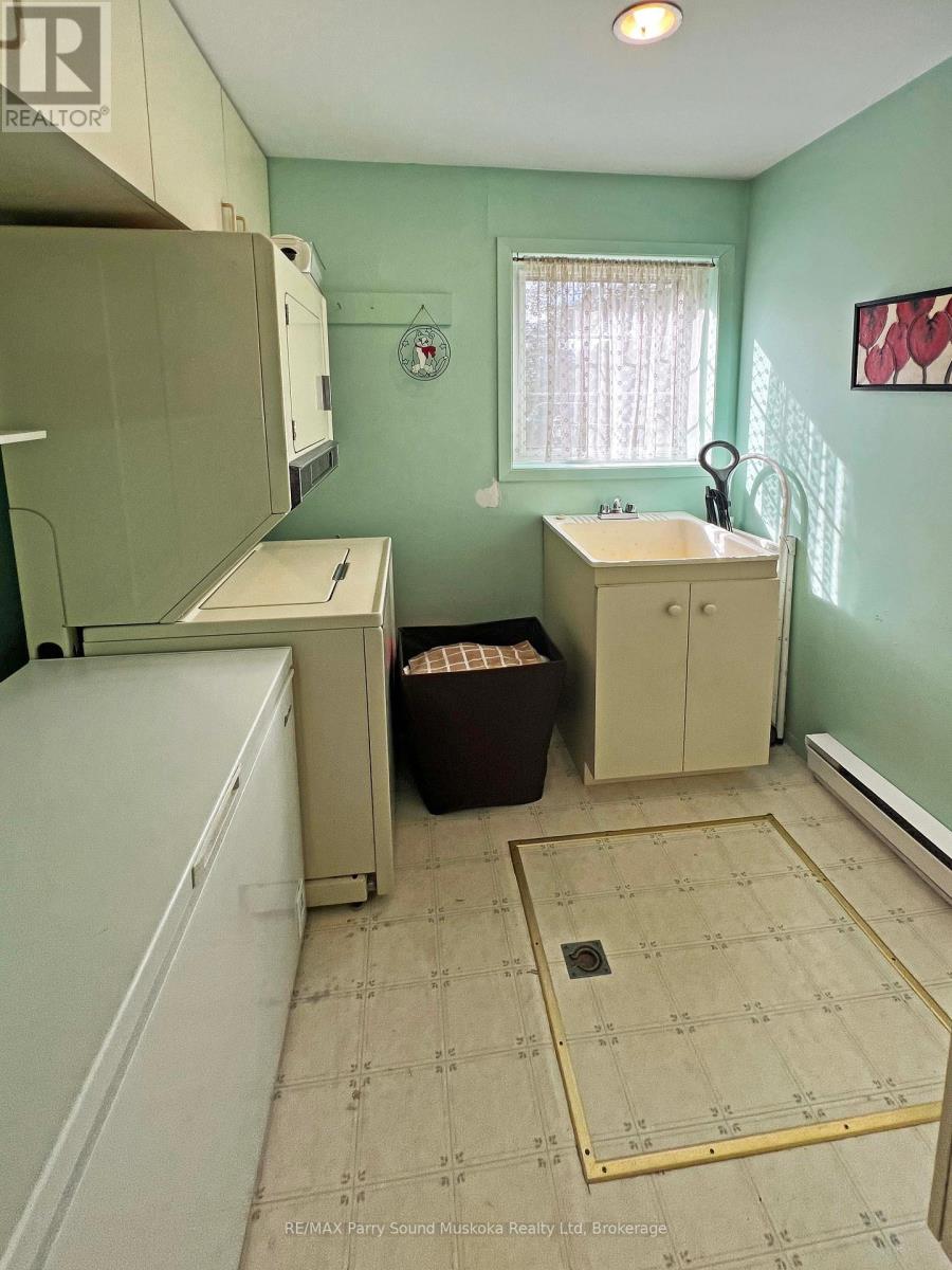 Convenient main floor laundry - 159 Boundary Spur Road, Whitestone (Dunchurch), ON - Indoor Photo Showing Laundry Room