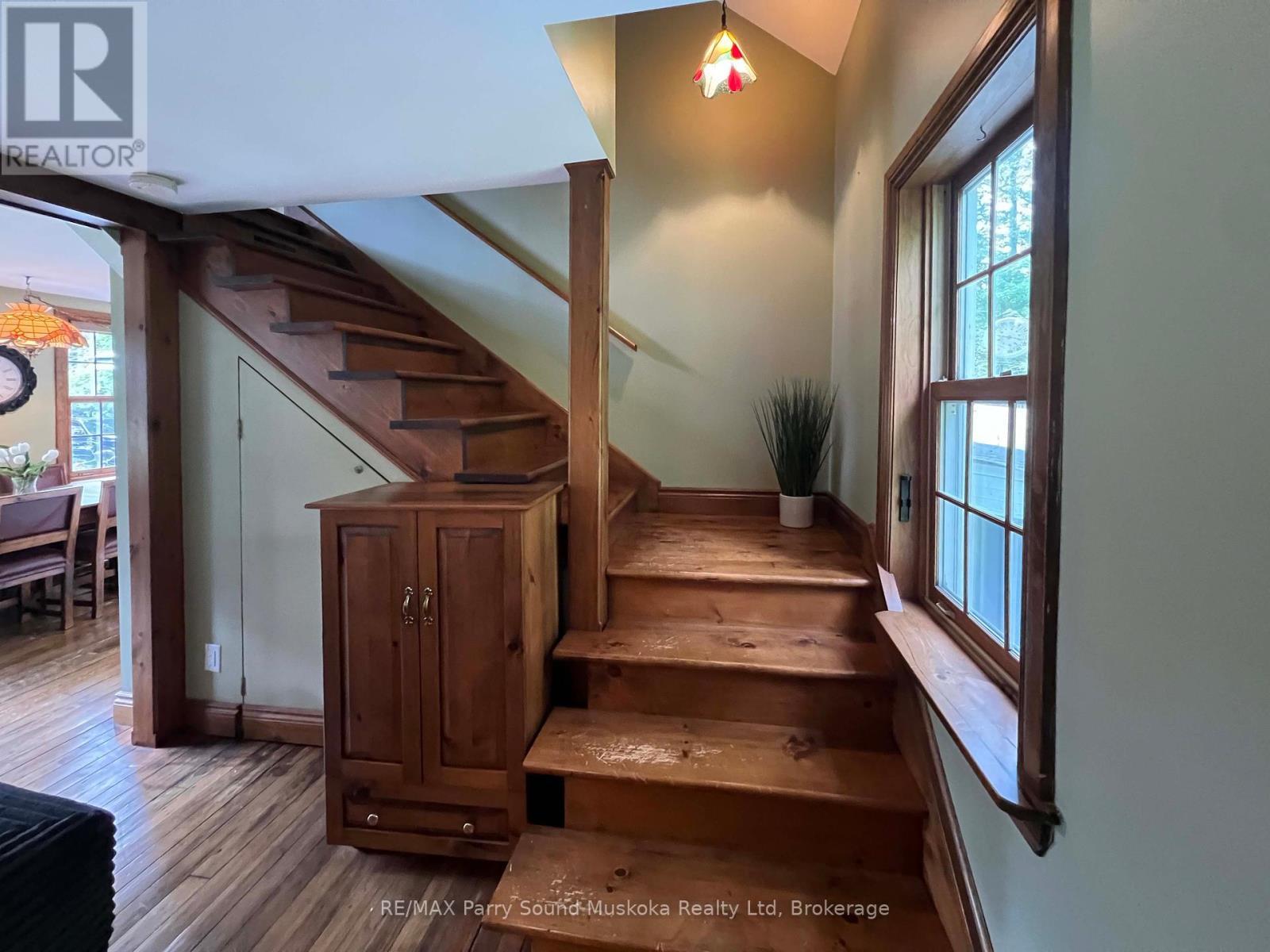 Beautiful woodwork - 159 Boundary Spur Road, Whitestone (Dunchurch), ON - Indoor Photo Showing Other Room