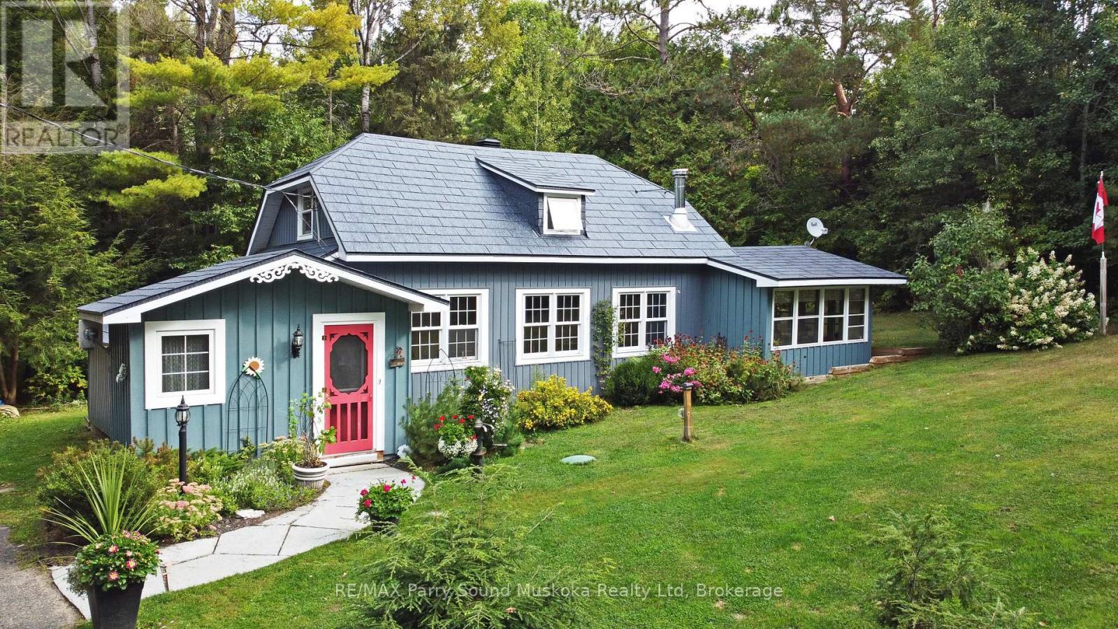 Established perennial plantings - 159 Boundary Spur Road, Whitestone (Dunchurch), ON - Outdoor