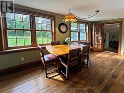 Dining area, great for entertaining -