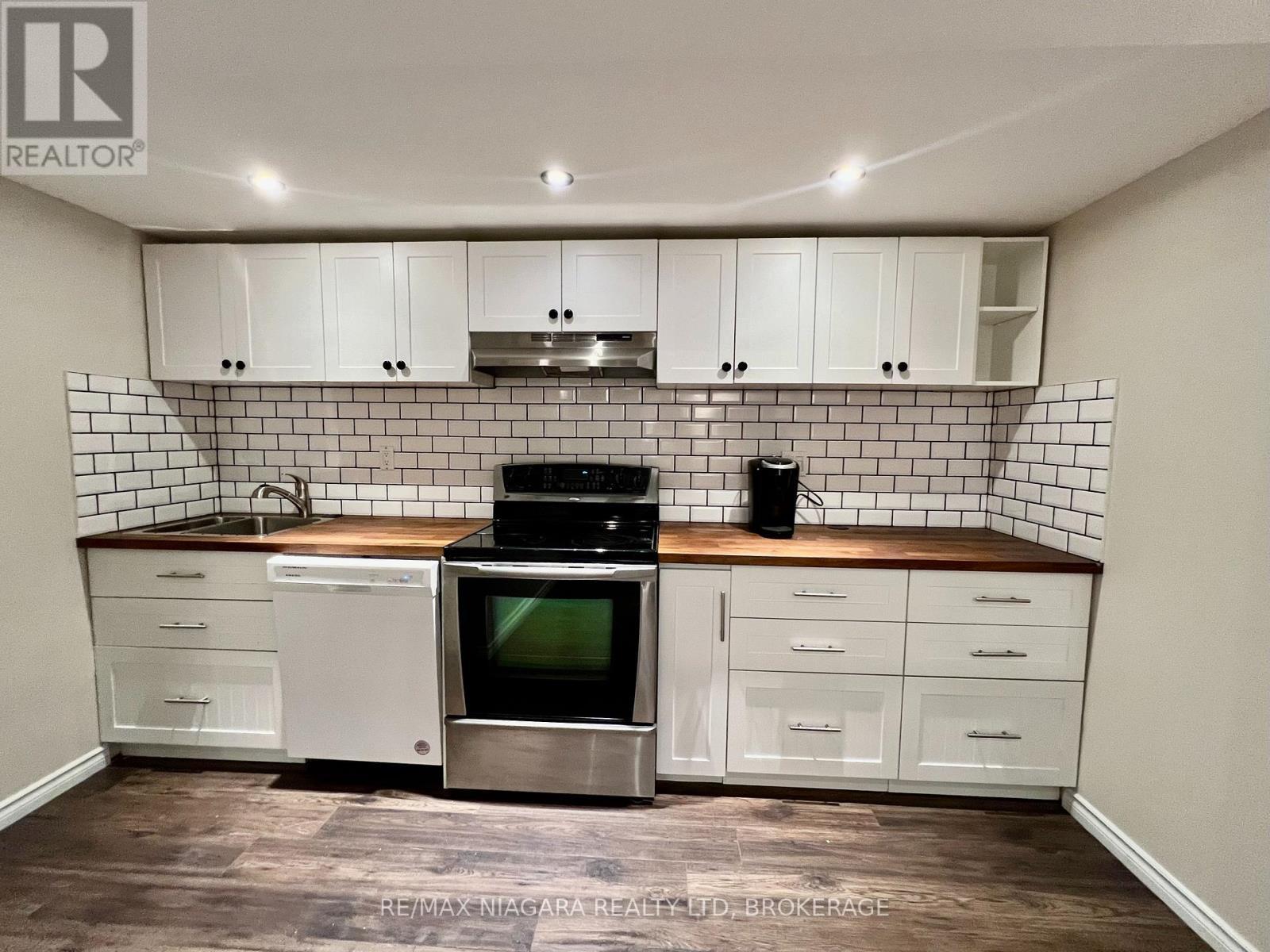 Lower - 7253 Thornhill Crescent, Niagara Falls (Morrison), ON - Indoor Photo Showing Kitchen