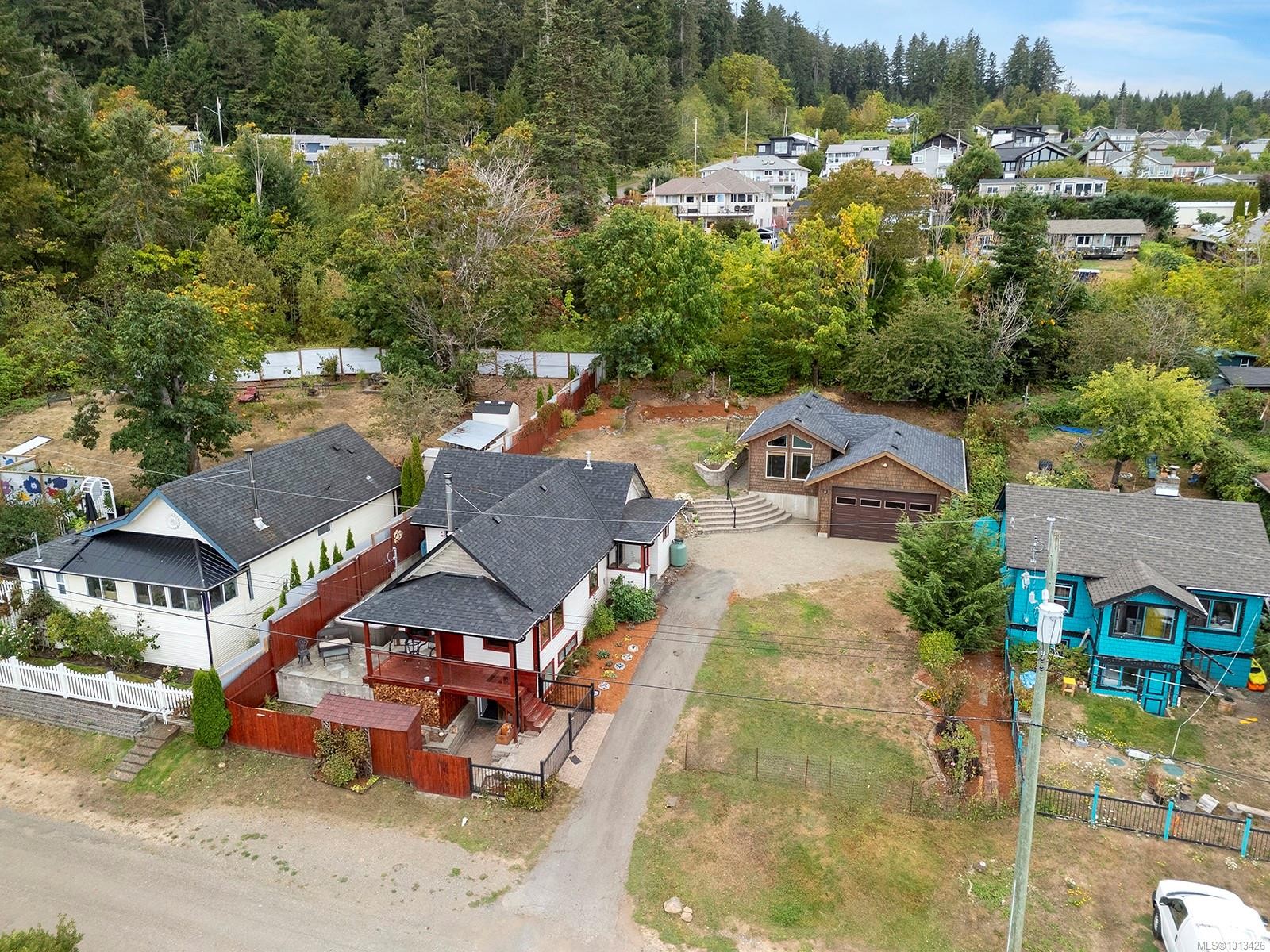 5629 1St St, Union Bay, BC