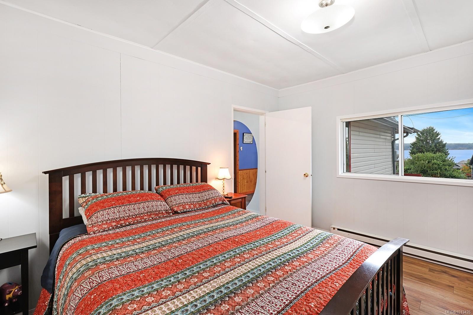 5629 1St St, Union Bay, BC