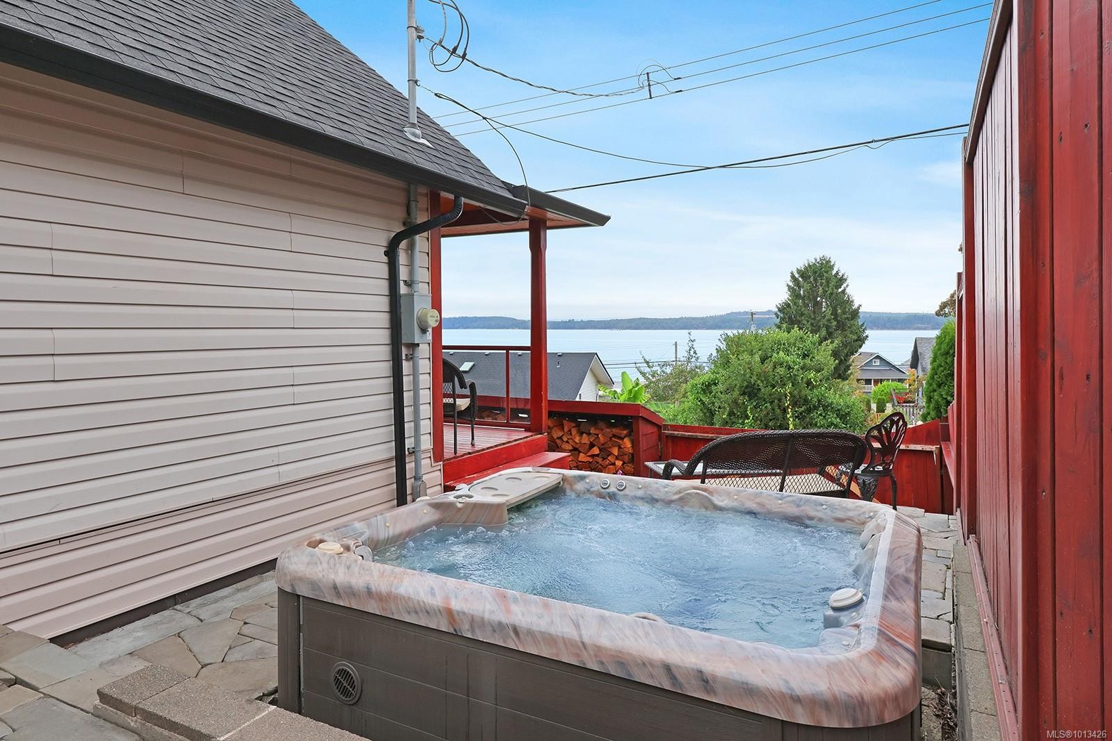 5629 1St St, Union Bay, BC