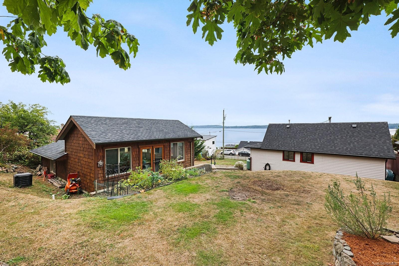 5629 1St St, Union Bay, BC