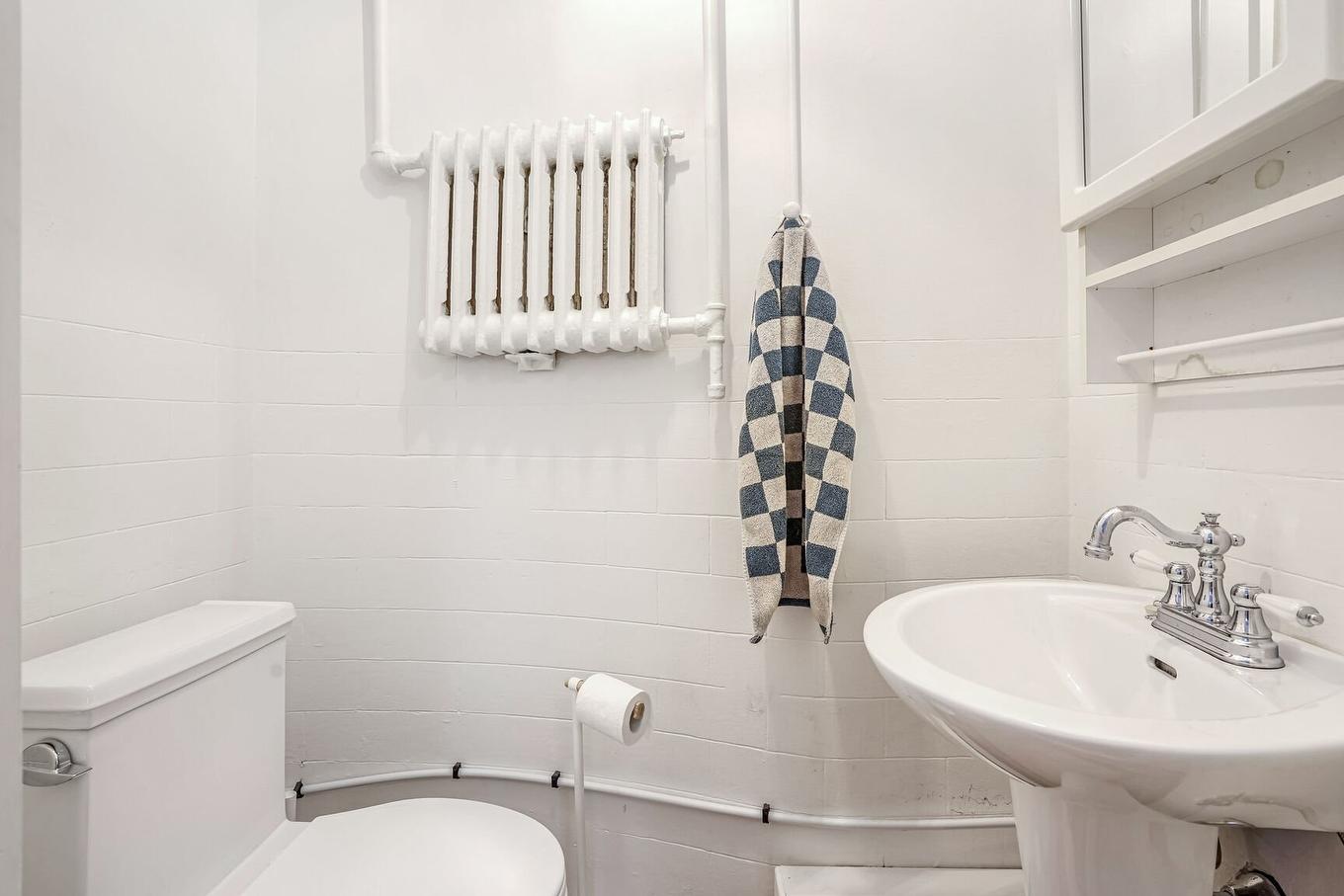 Powder room - 95 - 99 Boul. Gouin E., Montréal (Ahuntsic-Cartierville), QC - Indoor Photo Showing Bathroom