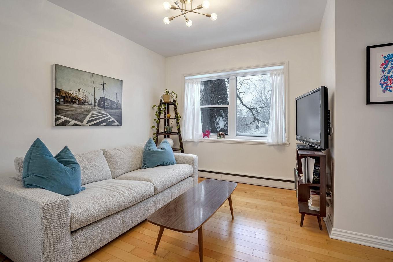 Living room - 95 - 99 Boul. Gouin E., Montréal (Ahuntsic-Cartierville), QC - Indoor Photo Showing Living Room