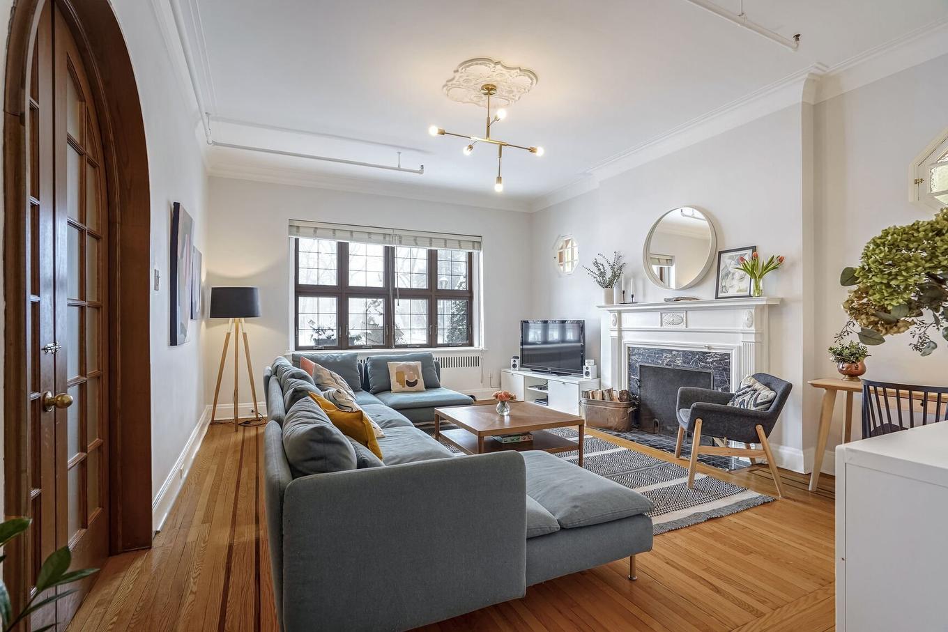 Living room - 95 - 99 Boul. Gouin E., Montréal (Ahuntsic-Cartierville), QC - Indoor Photo Showing Living Room With Fireplace
