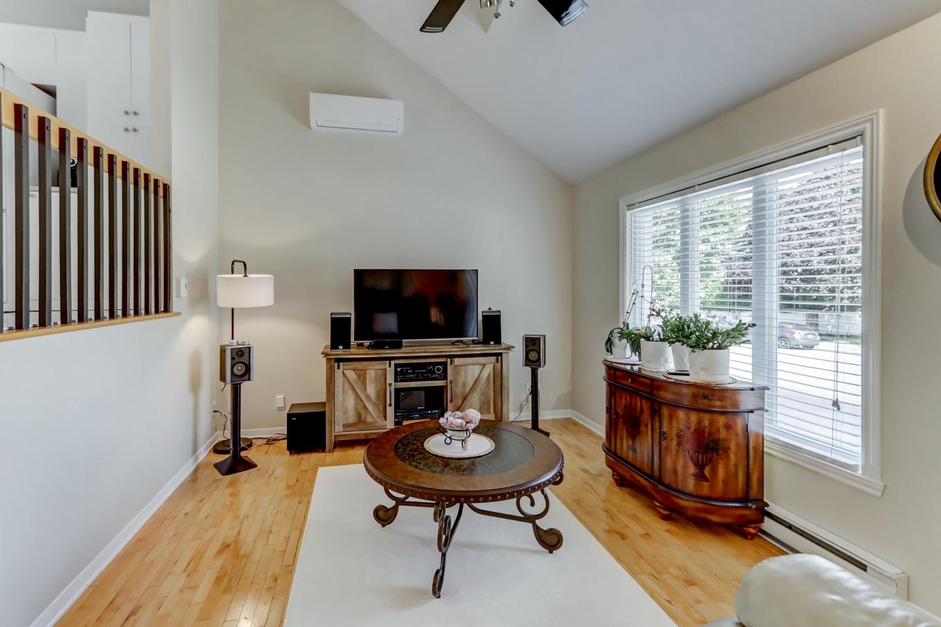 Salon - 1329 Boul. Maisonneuve, Saint-Jérôme, QC - Indoor Photo Showing Living Room