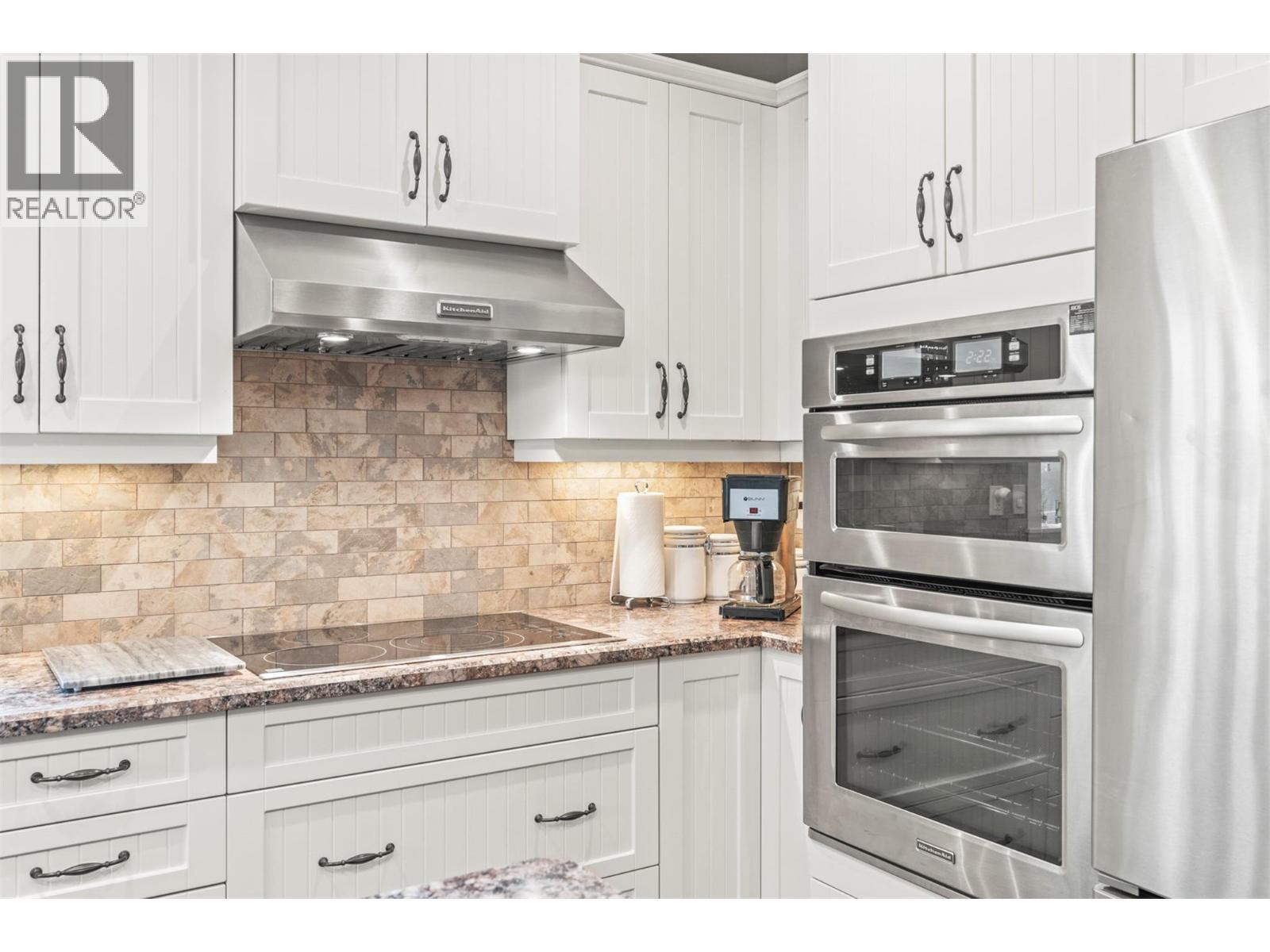 2955 Okanagan Street, Armstrong, BC - Indoor Photo Showing Kitchen With Upgraded Kitchen