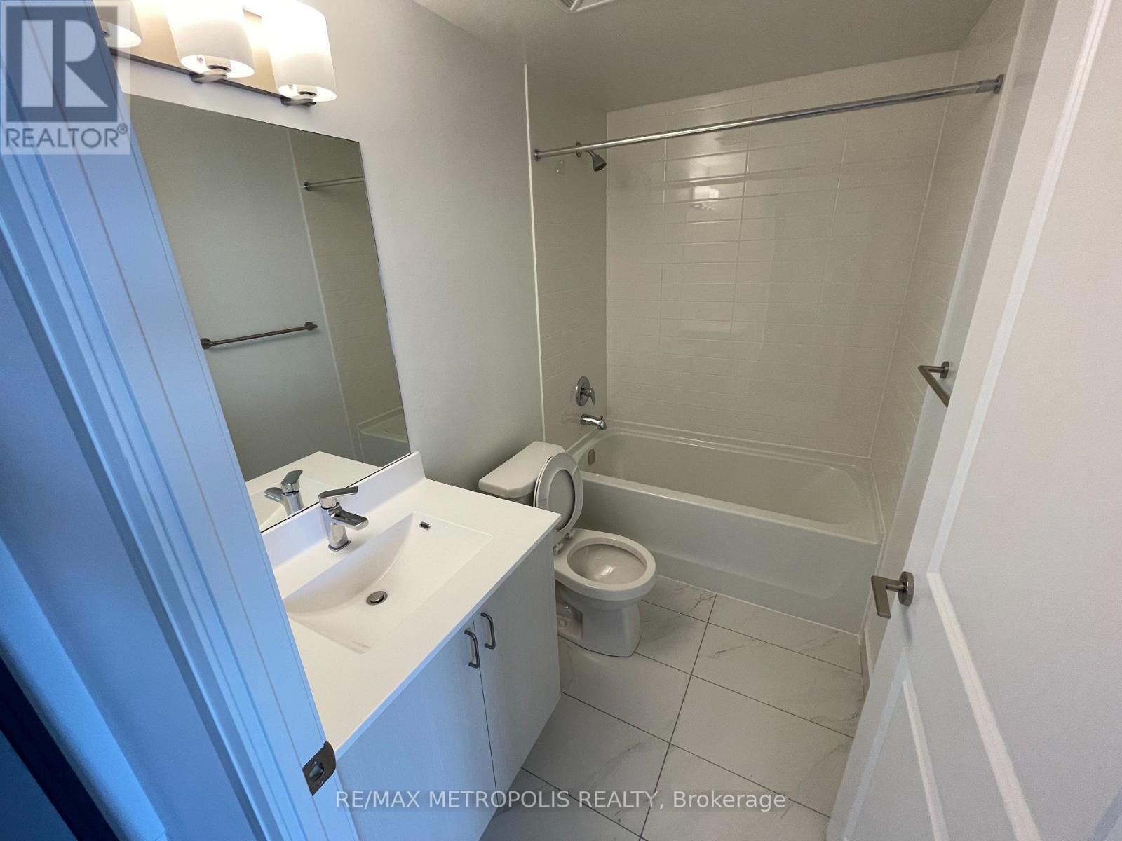 Ph05 - 325 Yorkland Boulevard, Toronto, ON - Indoor Photo Showing Bathroom