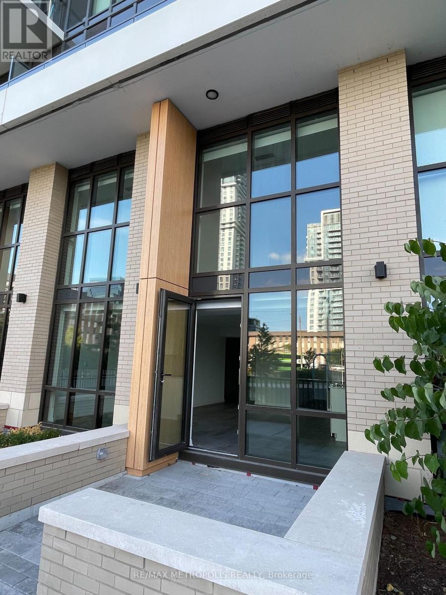 Th02 - 325 Yorkland Boulevard, Toronto, ON - Outdoor