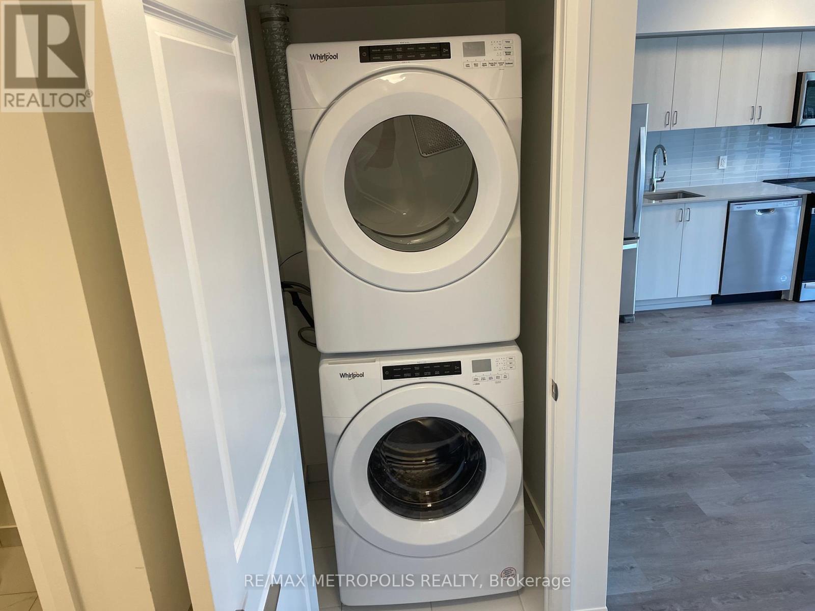 Th02 - 325 Yorkland Boulevard, Toronto, ON - Indoor Photo Showing Laundry Room