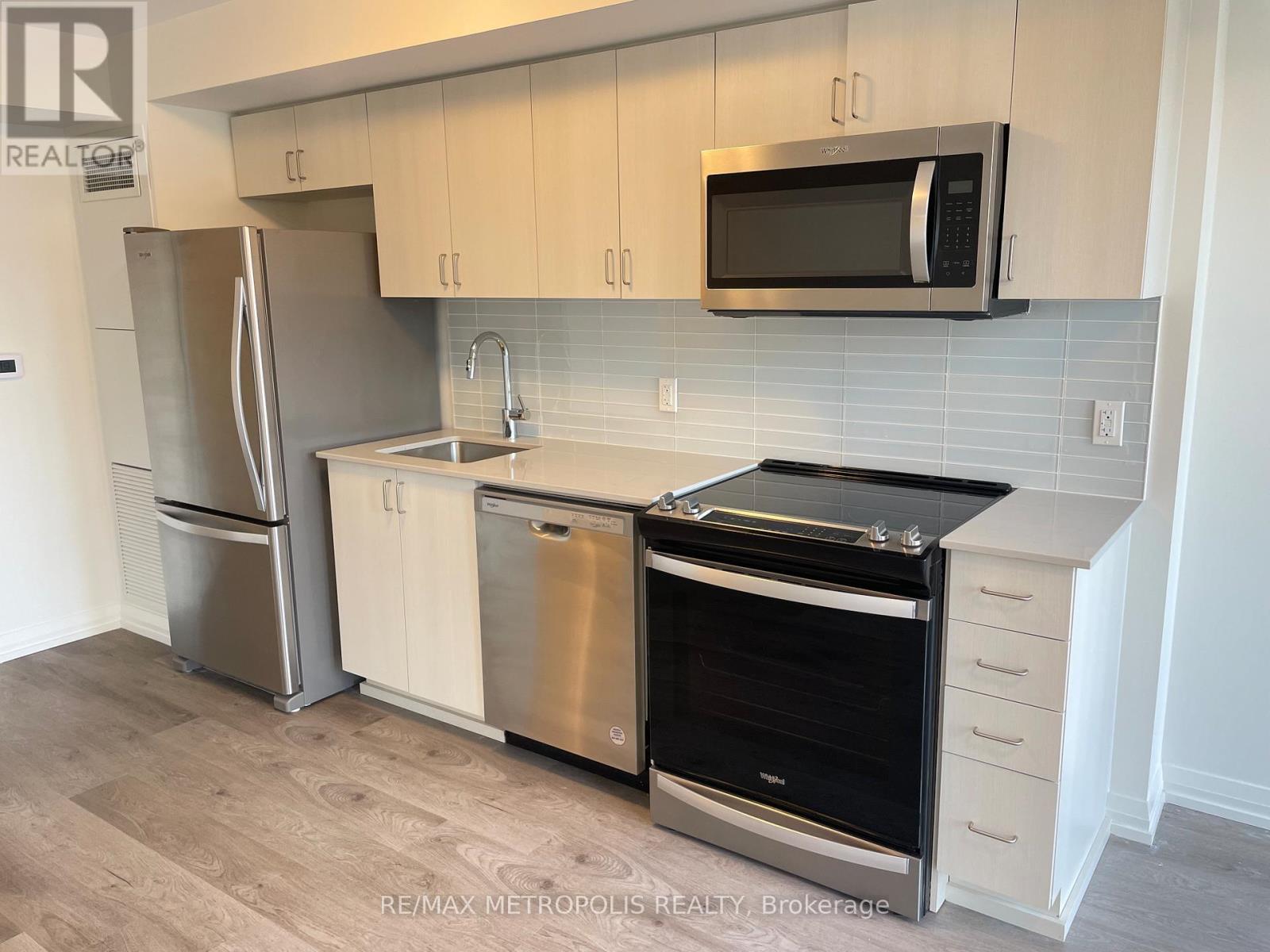 Th02 - 325 Yorkland Boulevard, Toronto, ON - Indoor Photo Showing Kitchen