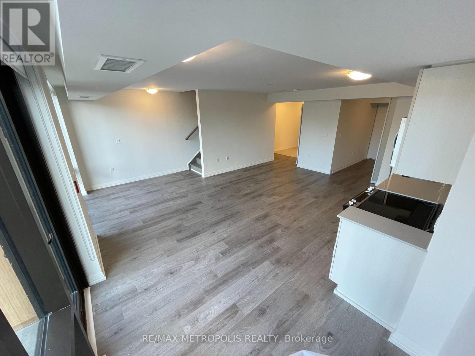 Th02 - 325 Yorkland Boulevard, Toronto, ON - Indoor Photo Showing Other Room